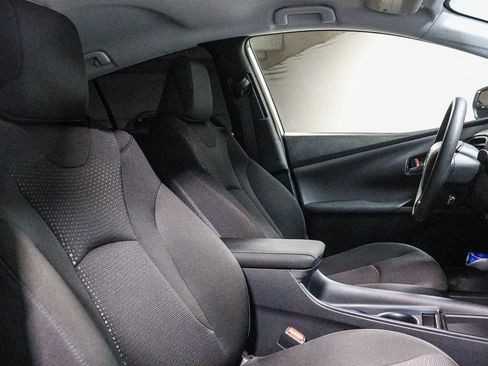 Certified 2022 Toyota Prius LE FWD image 18