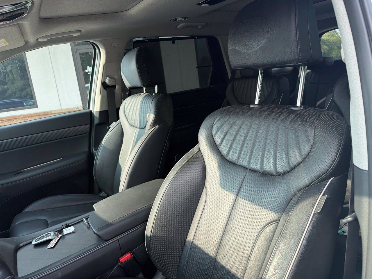 Used 2023 Hyundai Palisade Limited AWD/4WD image 3