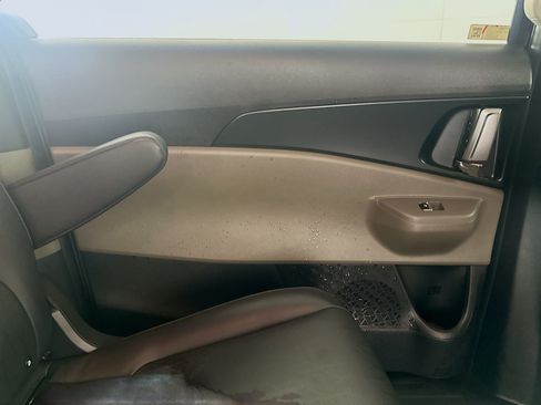 Used 2026 Kia Carnival FWD image 27
