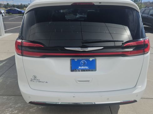 Used 2024 Chrysler Pacifica Touring-L FWD image 7
