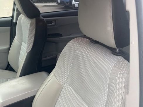 Used 2015 Toyota Camry SE image 11