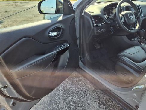 Used 2023 Jeep Cherokee Altitude Lux image 39