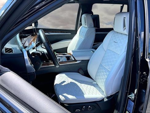 Used 2026 Cadillac Escalade Platinum Sport w/ LPO, Floor Liner Package AWD/4WD image 21