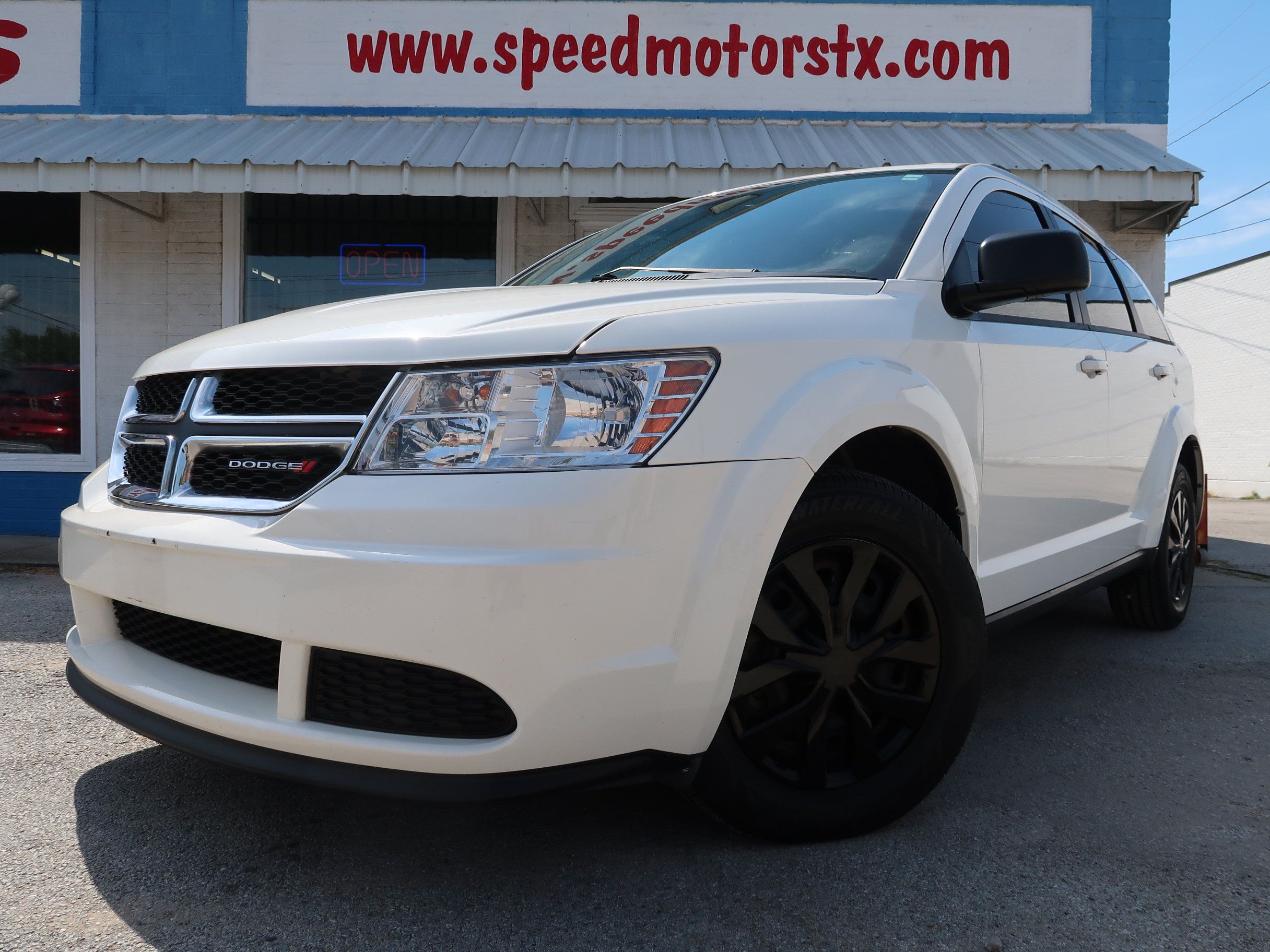 Used 2019 Dodge Journey SE FWD image 1