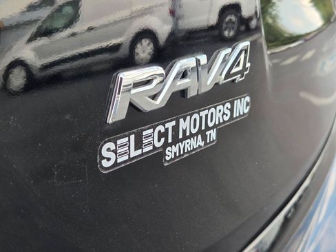 Used 2017 Toyota RAV4 XLE AWD/4WD image 10