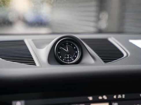 Certified 2026 Porsche Macan image 11