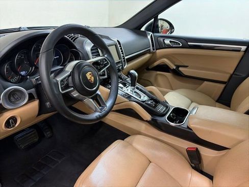 Used 2016 Porsche Cayenne w/ Premium Package image 14