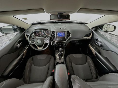 Used 2017 Jeep Cherokee Latitude w/ Cold Weather Group image 30