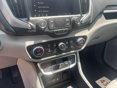 Used 2024 GMC Terrain SLT FWD image 22