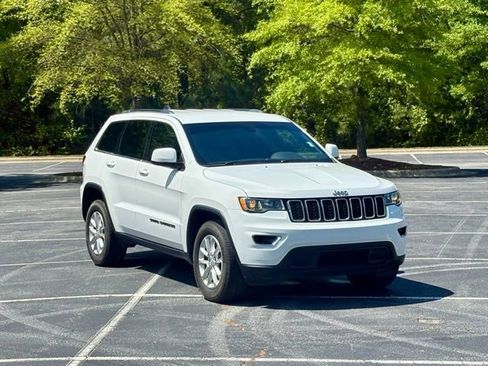 Used 2021 Jeep Grand Cherokee Laredo X image 11