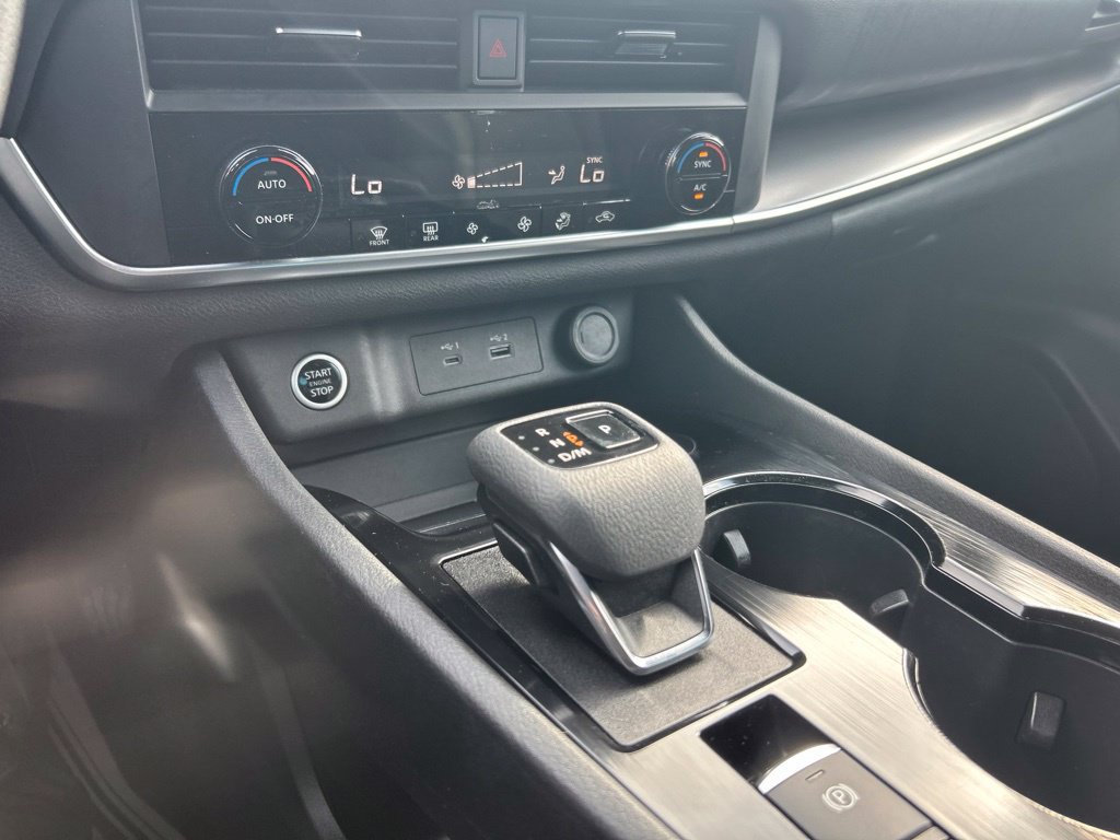 Used 2023 Nissan Rogue SV AWD/4WD image 18