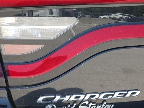 Used 2019 Dodge Charger SXT RWD image 12
