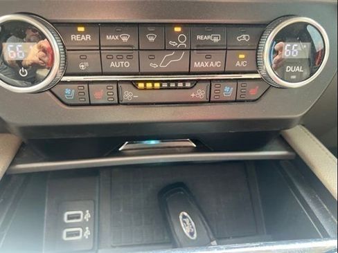 Used 2019 Ford Expedition XLT w/ Equipment Group 202A AWD/4WD image 40