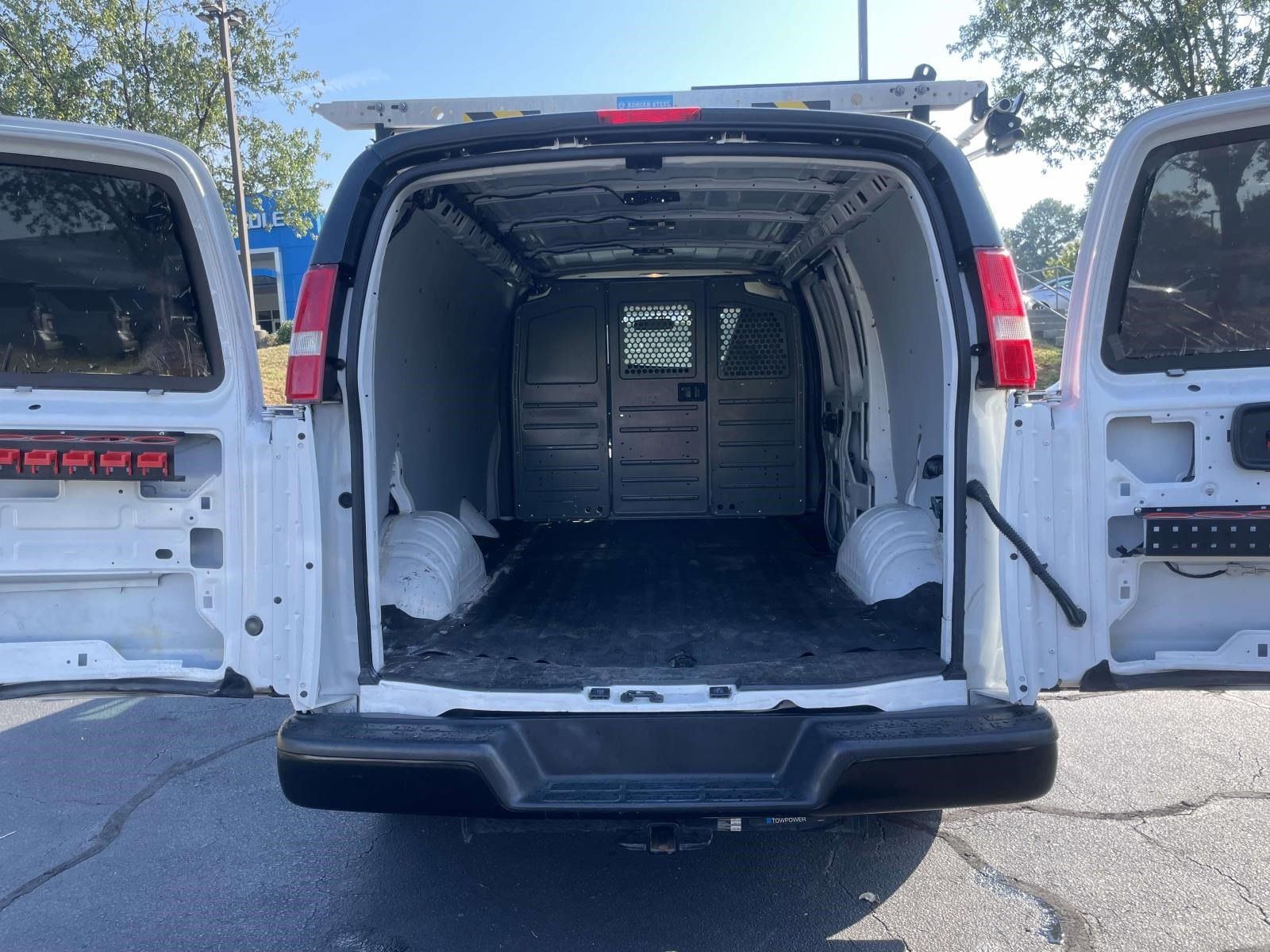 Used 2020 Chevrolet Express 2500 w/ Driver Convenience Package RWD image 8