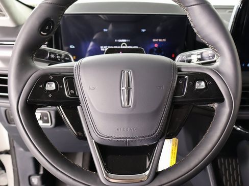 New 2026 Lincoln Aviator Premiere w/ Jet Appearance Package image 3