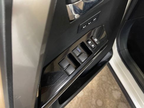 Used 2016 Toyota RAV4 Limited image 11