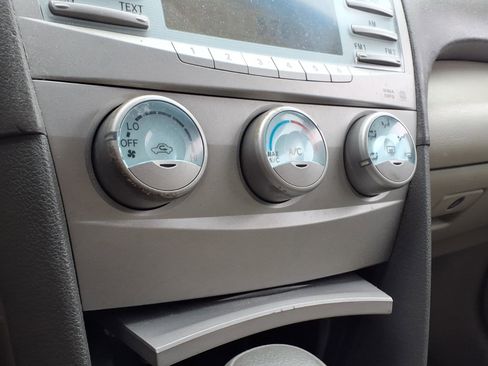 Used 2007 Toyota Camry LE FWD image 12