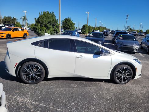 Used 2025 Toyota Prius XLE image 8
