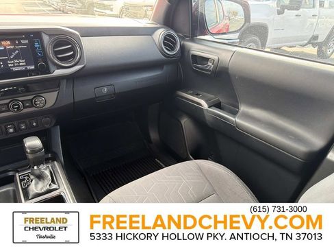 Used 2018 Toyota Tacoma TRD Off-Road image 19