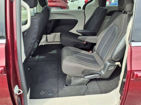 Used 2023 Chrysler Voyager LX FWD image 19