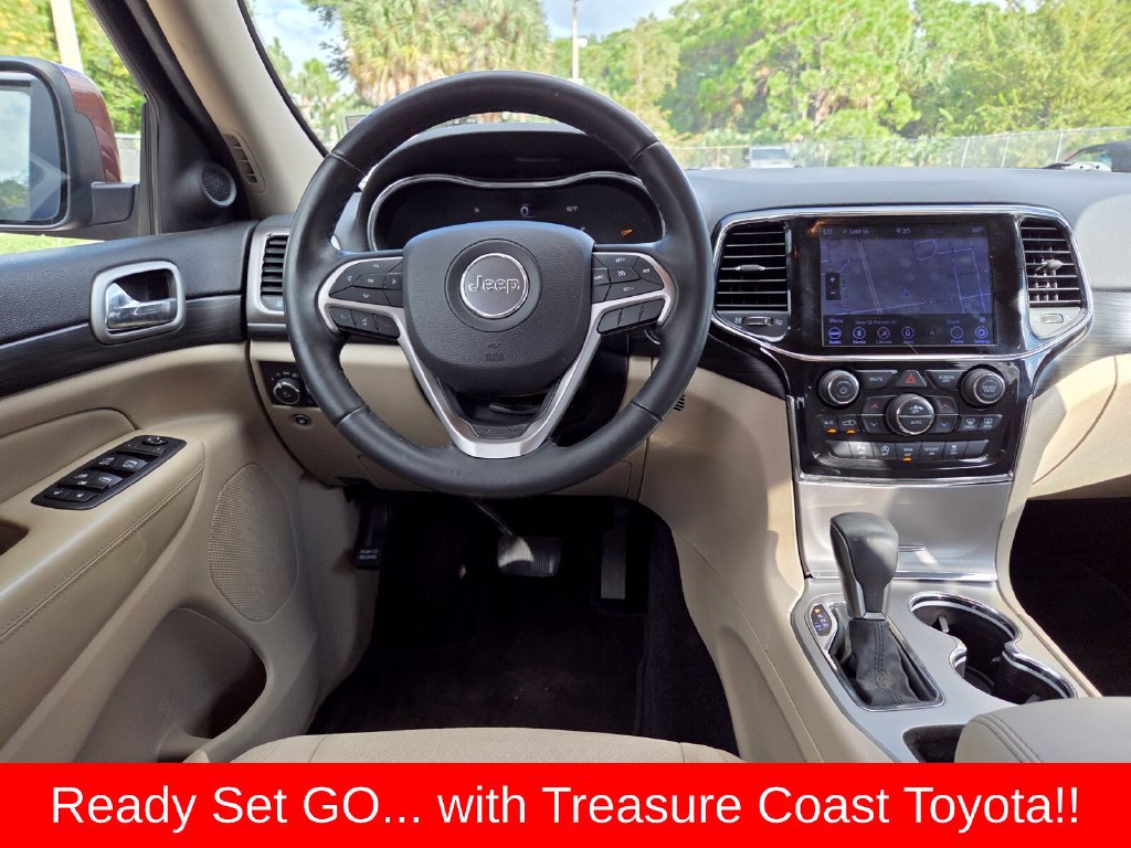 Used 2019 Jeep Grand Cherokee Laredo w/ 18" Wheel & 8.4" Radio Group AWD/4WD image 8
