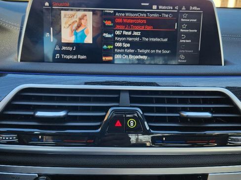 Used 2022 BMW 750i xDrive w/ M Sport Package image 38