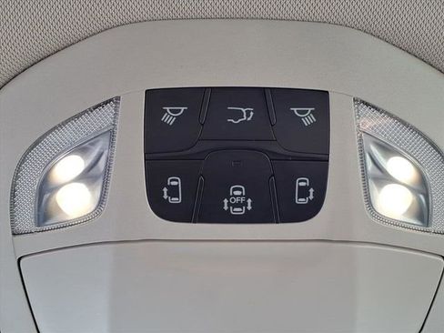 Used 2024 Chrysler Pacifica Touring-L image 13