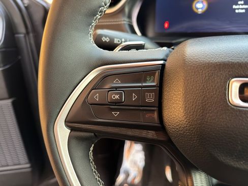 Used 2023 Jeep Grand Cherokee Altitude image 21