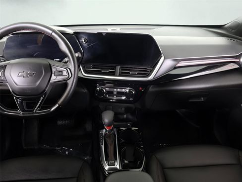 Used 2024 Chevrolet Trax RS image 32