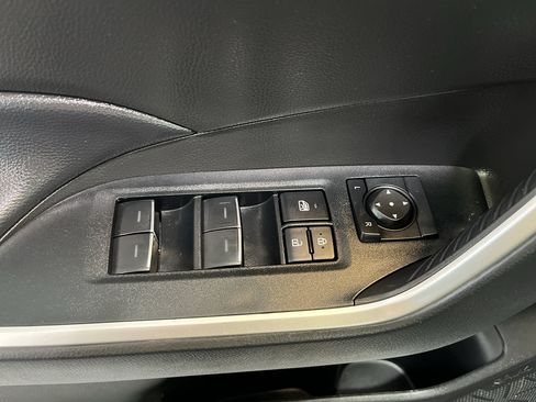 Used 2025 Toyota RAV4 XLE AWD/4WD image 26