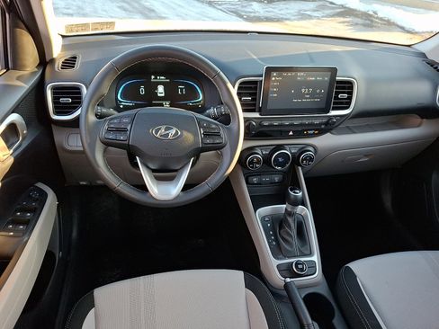 Used 2025 Hyundai Venue SEL image 11