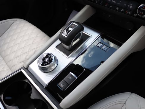 Used 2025 Mitsubishi Outlander 4WD Plug-In Hybrid image 7