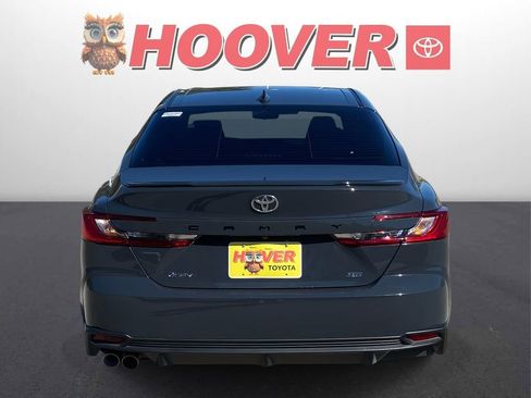 Used 2025 Toyota Camry SE image 3