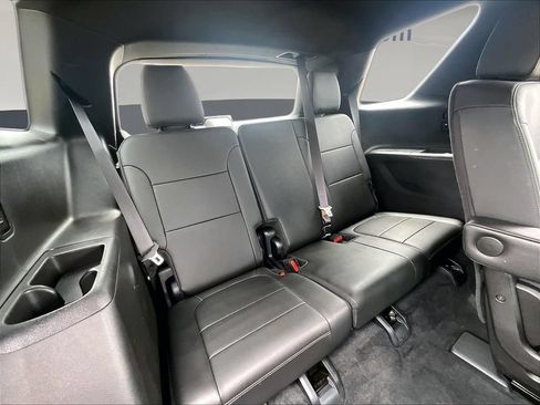 Used 2023 Chevrolet Traverse LT w/ LT Premium Package AWD/4WD image 30