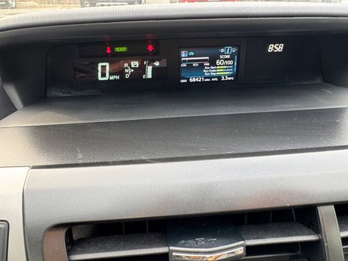 Used 2017 Toyota Prius V Five image 18