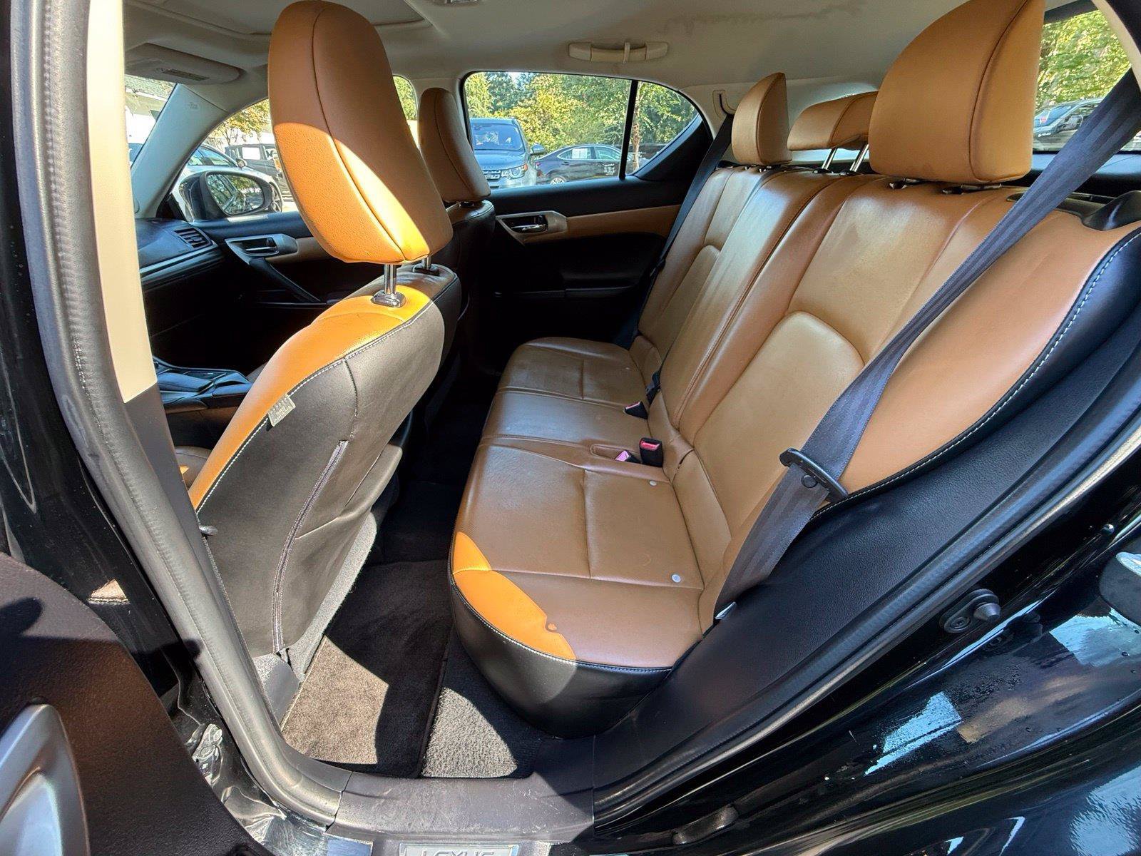 Used 2016 Lexus CT 200h w/ Navigation Package FWD image 24