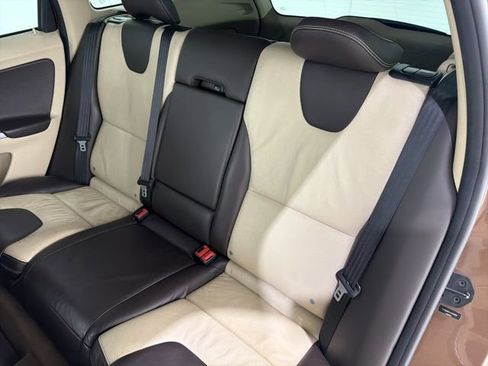 Used 2010 Volvo XC60 T6 AWD/4WD image 16