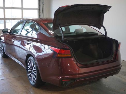 Used 2023 Nissan Altima 2.5 SV image 4