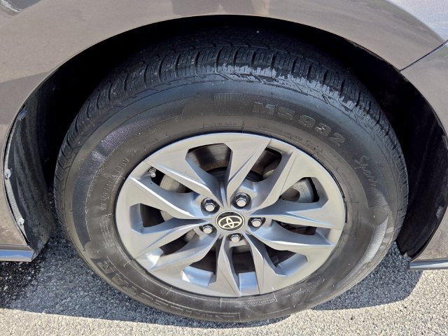 Used 2023 Toyota Sienna XLE FWD image 10