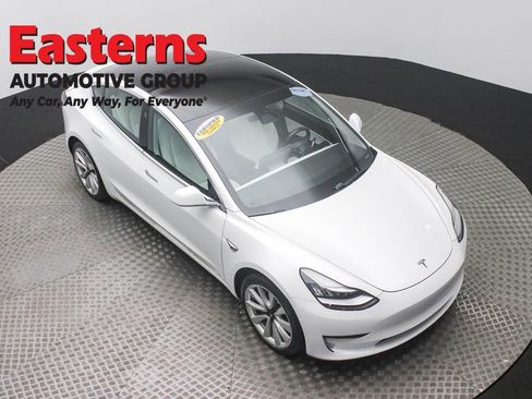 Used 2019 Tesla Model 3 Standard Range image 3