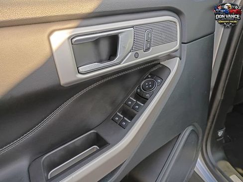 Used 2024 Ford Explorer Limited RWD image 11