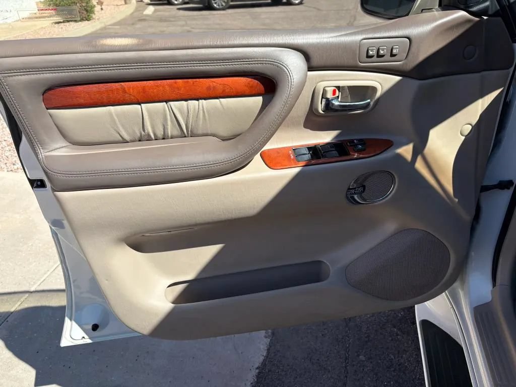 Used 2001 Lexus LX 470 4WD image 9