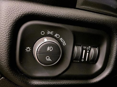 Used 2019 RAM 1500 Laramie image 30