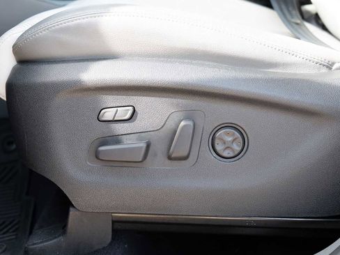 Used 2018 Kia Sorento SX image 22