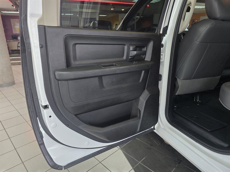 Used 2019 RAM 1500 Tradesman w/ Chrome Appearance Group AWD/4WD image 11