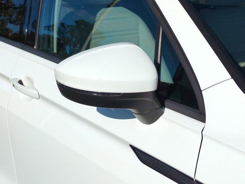 Used 2022 Volkswagen Tiguan S image 12