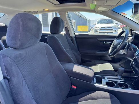 Used 2013 Nissan Altima 3.5 SV FWD image 33