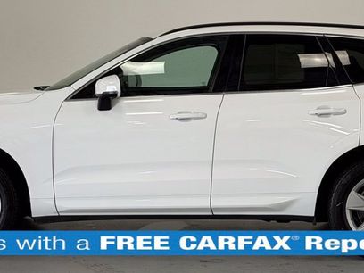 Used 2022 Volvo XC60 B5 Momentum
