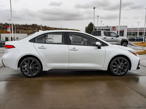 New 2026 Toyota Corolla SE image 9