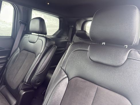 Used 2024 Jeep Grand Cherokee L Altitude image 32